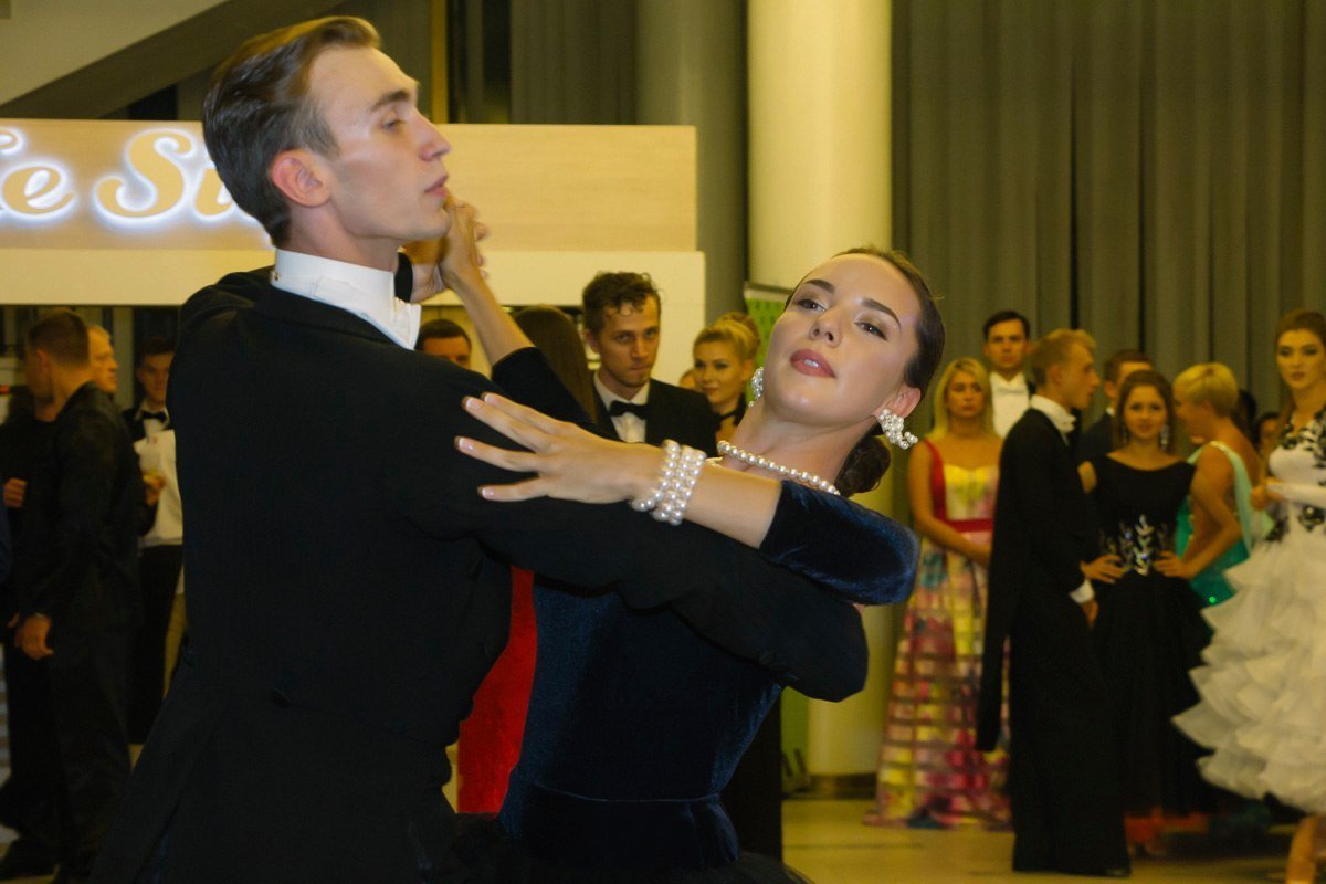 Шорох кружев, танцы и блеск драгоценностей: в Днепре прошел Екатерининский бал 22