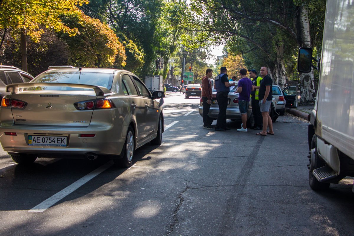 ДТП в центре Днепра: столкнулись пять автомобилей 1