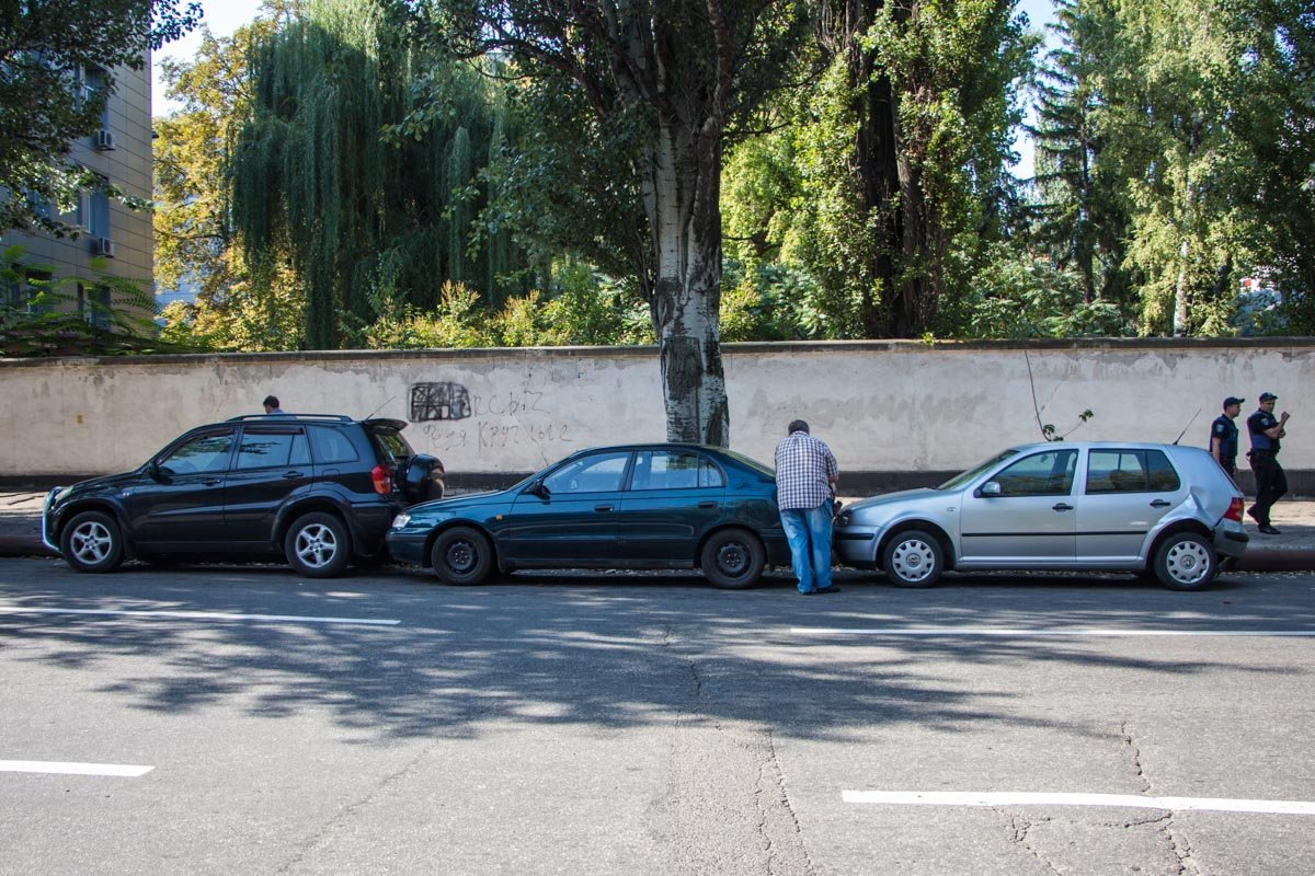 ДТП в центре Днепра: столкнулись пять автомобилей 3