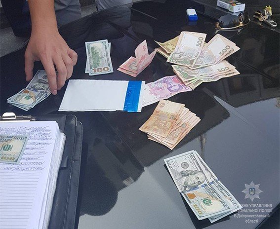 В Днепре мужчина попытался откупиться от полиции за $1000 3