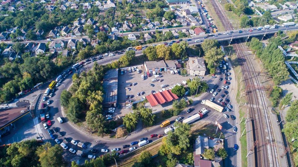 ДТП на Старом мосту: столкнулись три автомобиля и трамвай, образовалась пробка 6