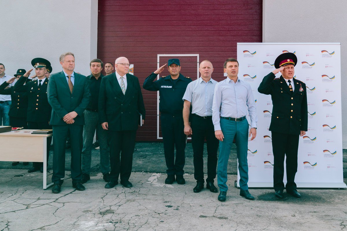 В Днепре спасателей поздравили с профессиональным праздником 4