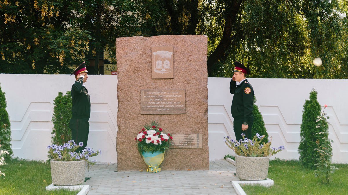 В Днепре спасателей поздравили с профессиональным праздником 16