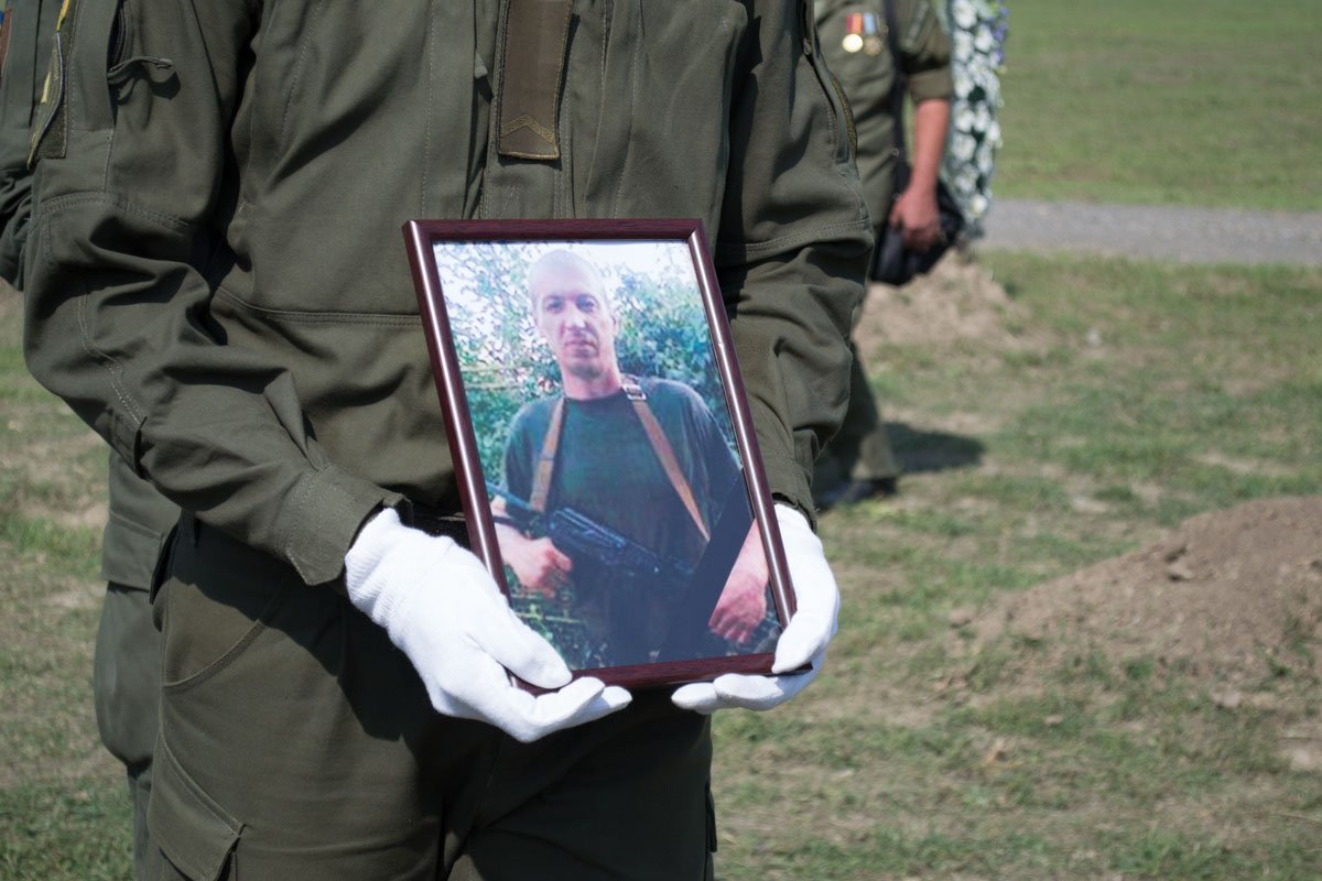 В Днепре почтили память недавно опознанных бойцов АТО 6