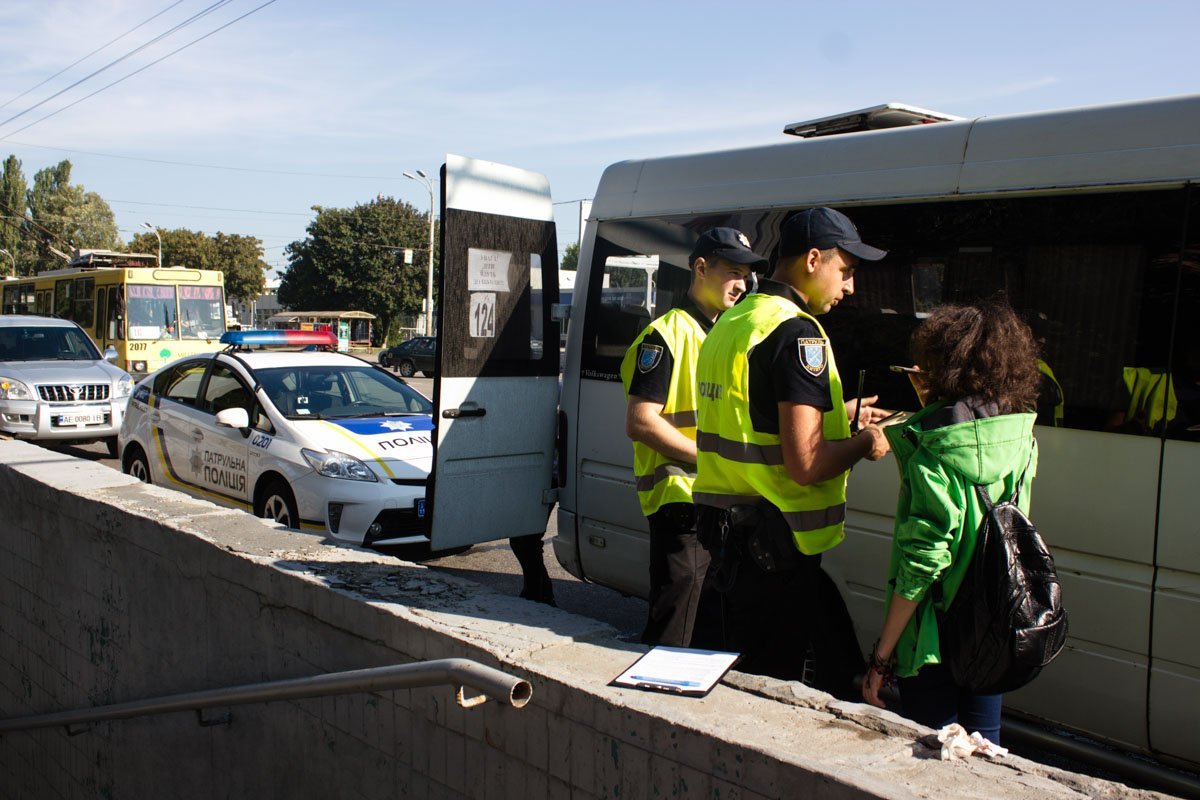 На Запорожском шоссе столкнулись две маршрутки: есть пострадавшие 5