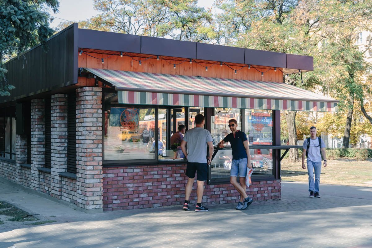 Заведение Döner King на Яворницкого подозревают в сливе отходов в городскую канализацию 3