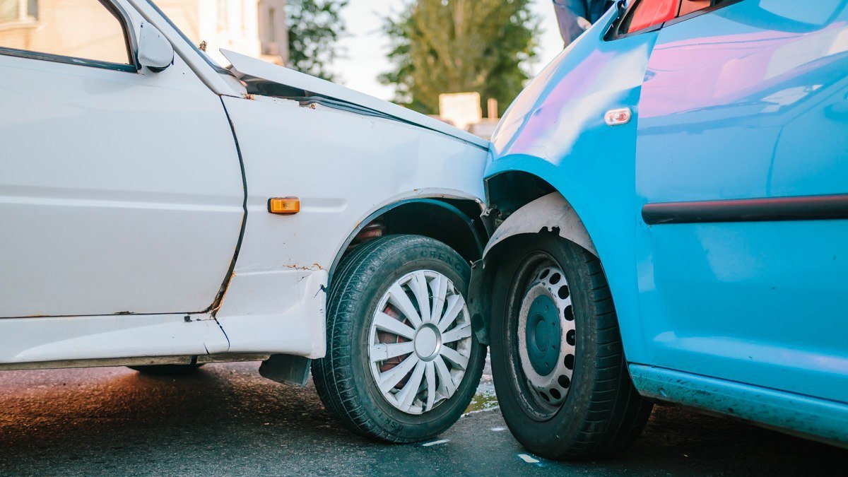 На перекрестке Богдана Хмельницкого и Осенней столкнулись Volkswagen и Таврия 1