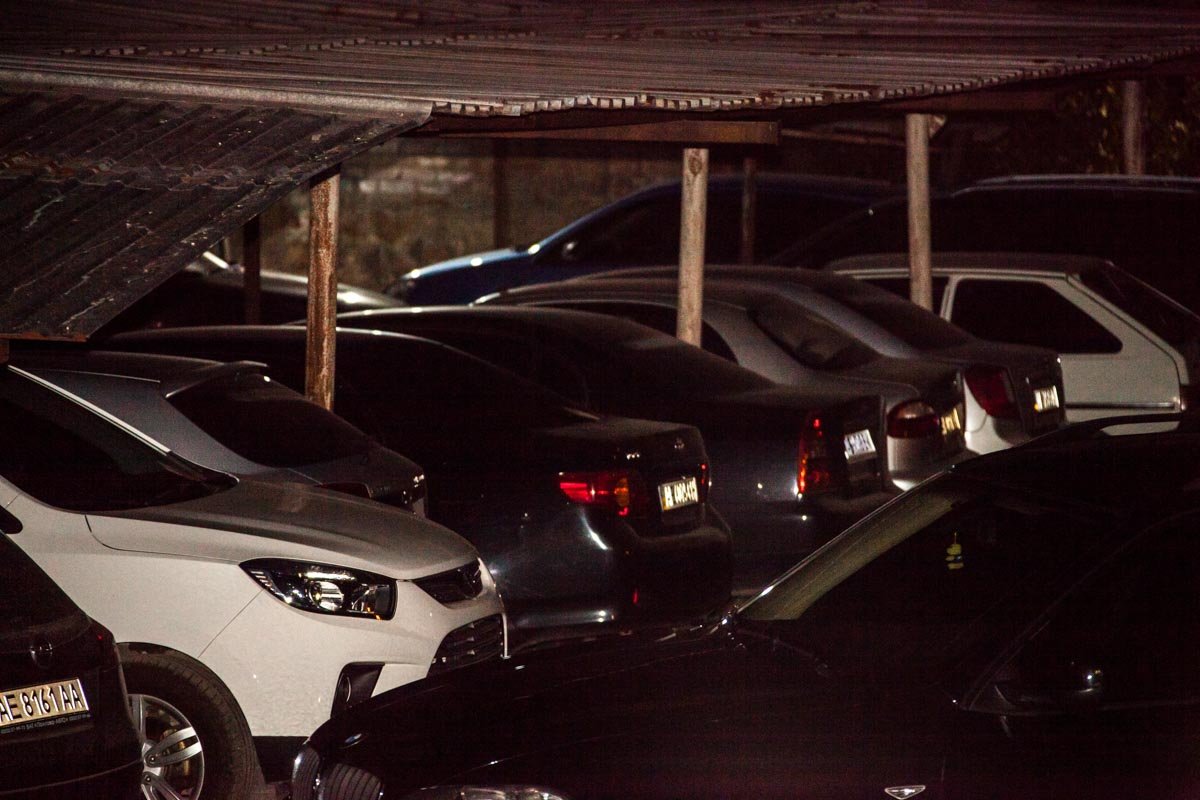 На Красном Камне неизвестные хотели захватить парковку 1