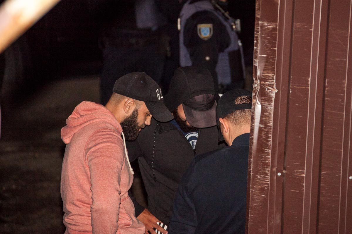 На Красном Камне неизвестные хотели захватить парковку 5