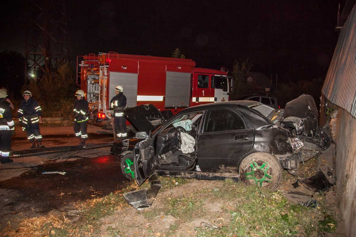 ДТП в Днепре: мужчина на Subaru Impreza разбился насмерть 9