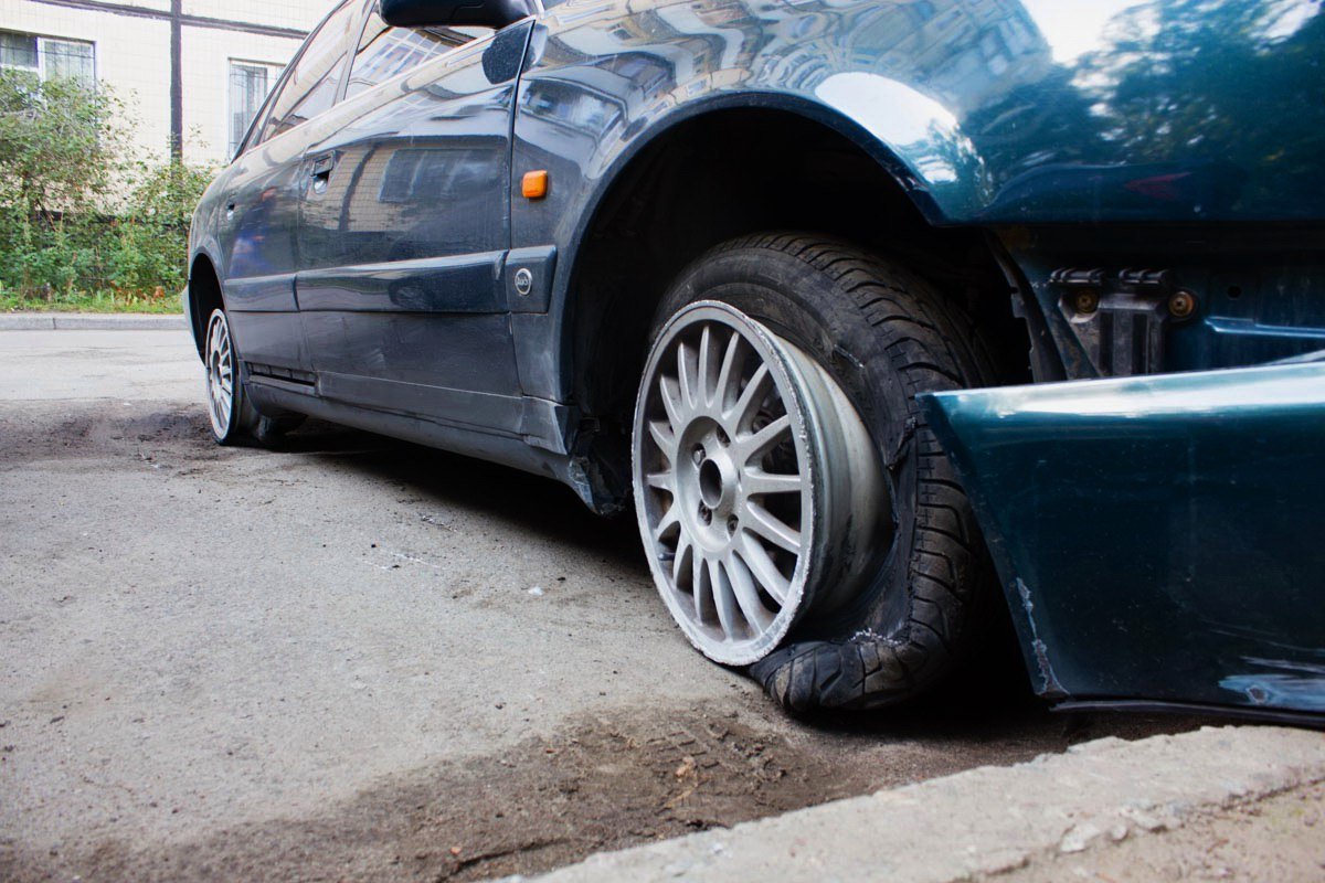 На Набережной Победы автомобиль Audi сбил мужчину и скрылся 1