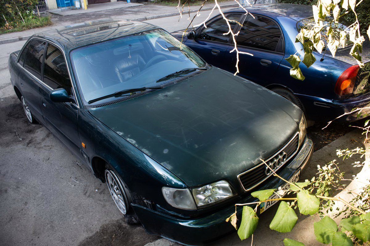 На Набережной Победы автомобиль Audi сбил мужчину и скрылся 2