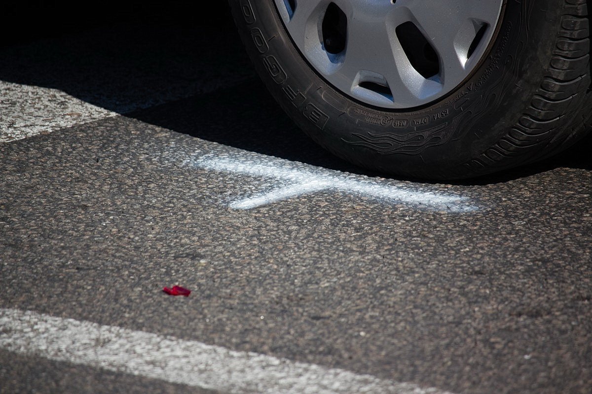 На проспекте Поля пробка: столкнулись Ford, Renault и BMW 3