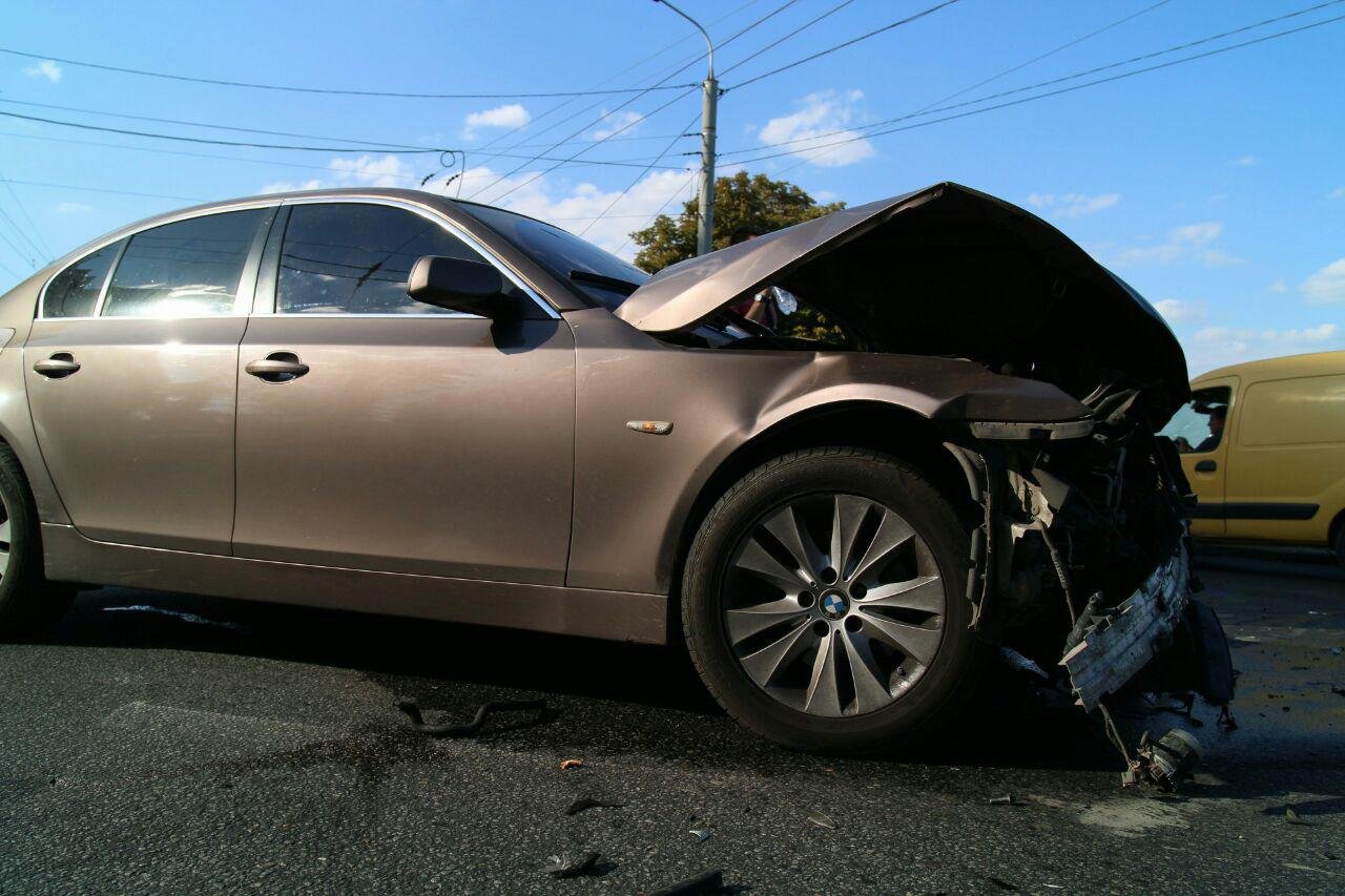 На Набережной столкнулись BMW и Mitsubishi 3