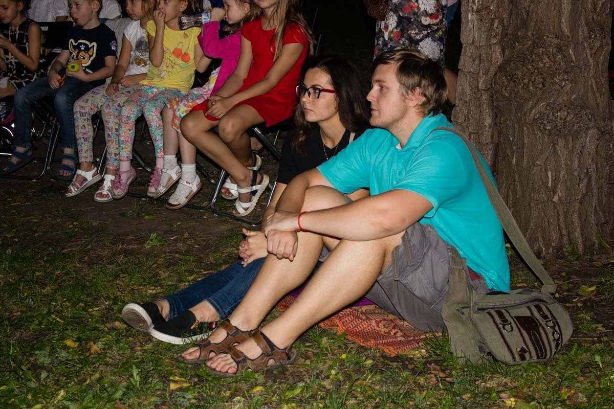 В сквере Героев под открытым небом показали мультфильм 4