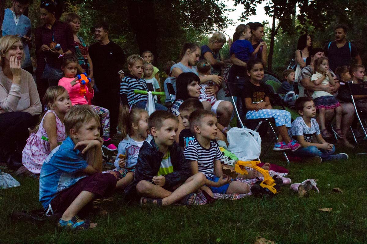 В сквере Героев под открытым небом показали мультфильм 5