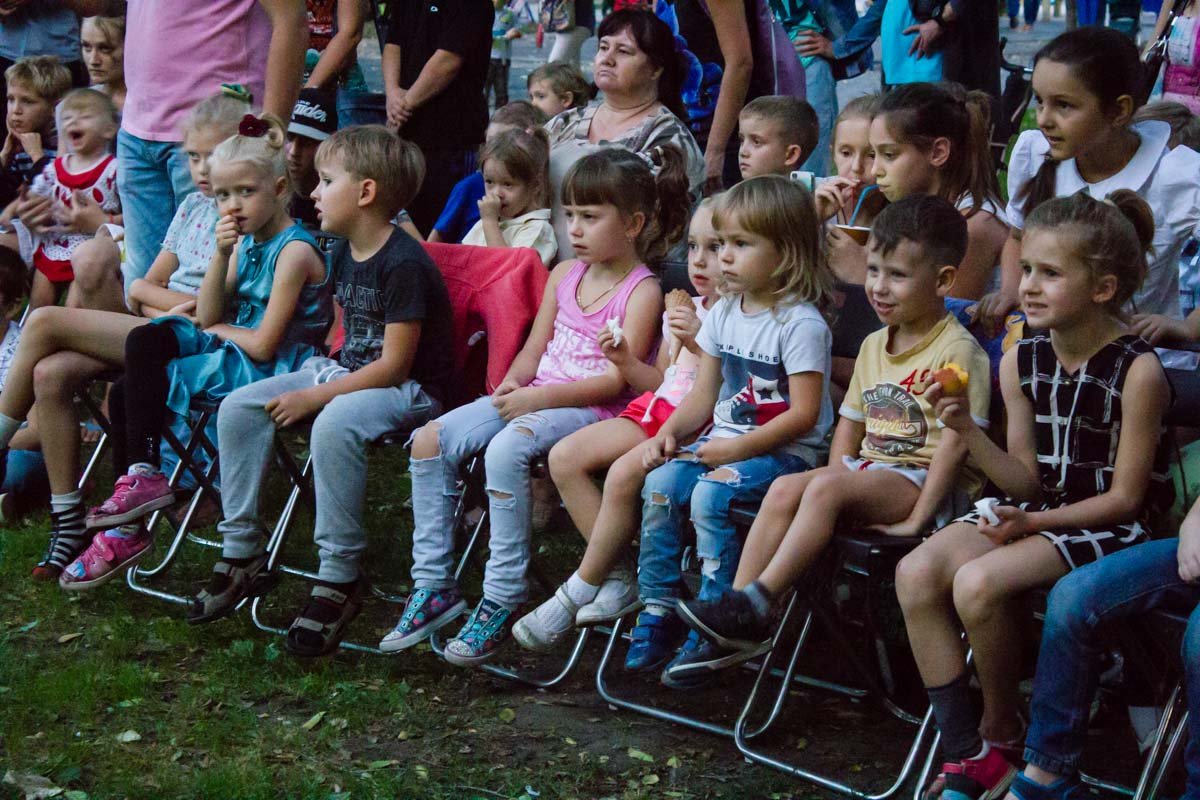 В сквере Героев под открытым небом показали мультфильм 6