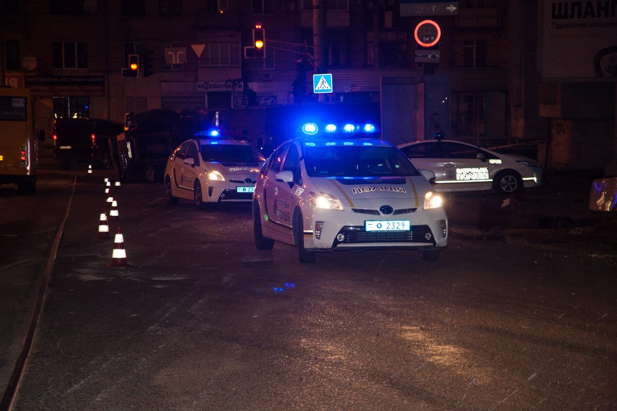 На проспекте Ивана Мазепы перевернулась фура с металлоломом 5