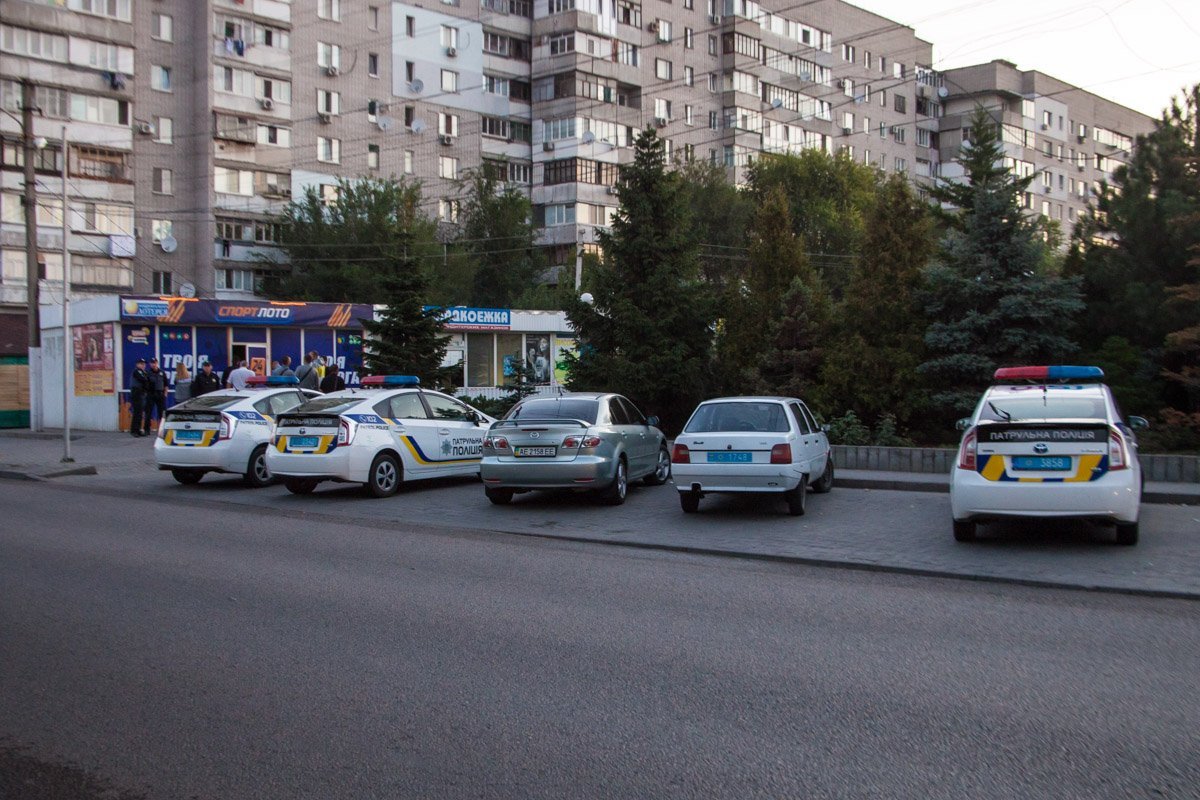 На Янтарной зарезали продавца мясного ларька 3