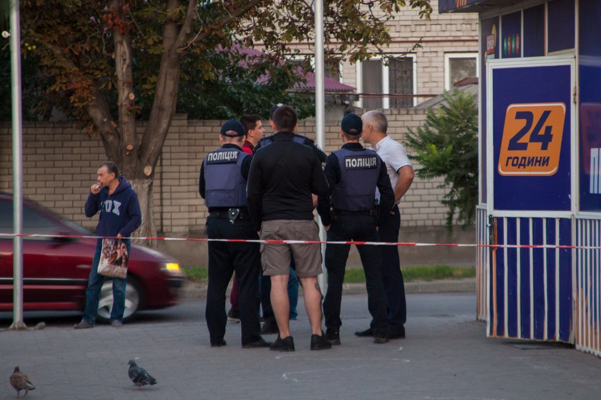 На Янтарной зарезали продавца мясного ларька 4