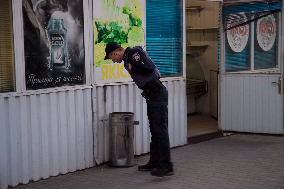 На Янтарной зарезали продавца мясного ларька 5