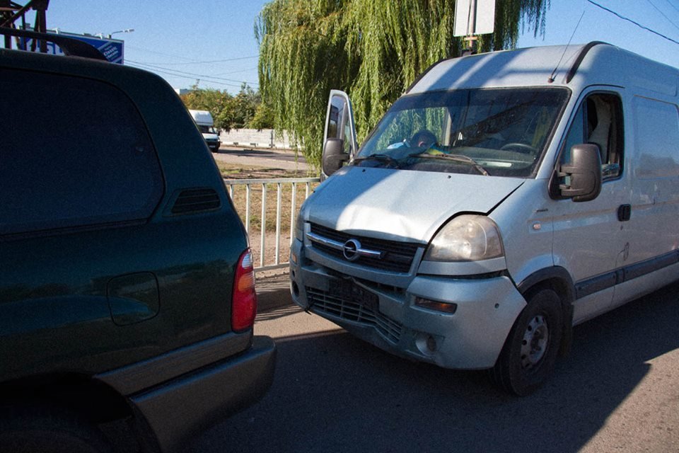 ДТП на Набережной Заводской: столкнулись Toyota и Opel 1