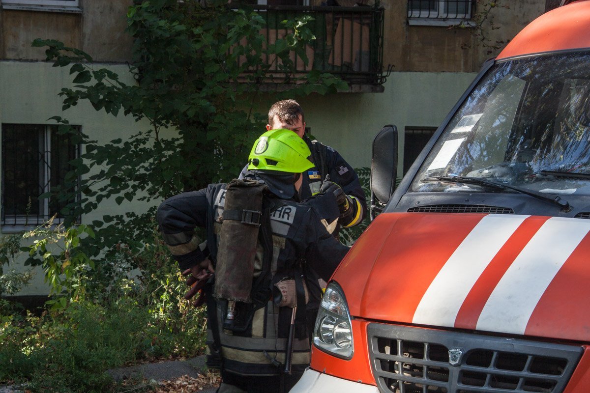 На проспекте Поля из-за поджога мусора загорелась многоэтажка 4