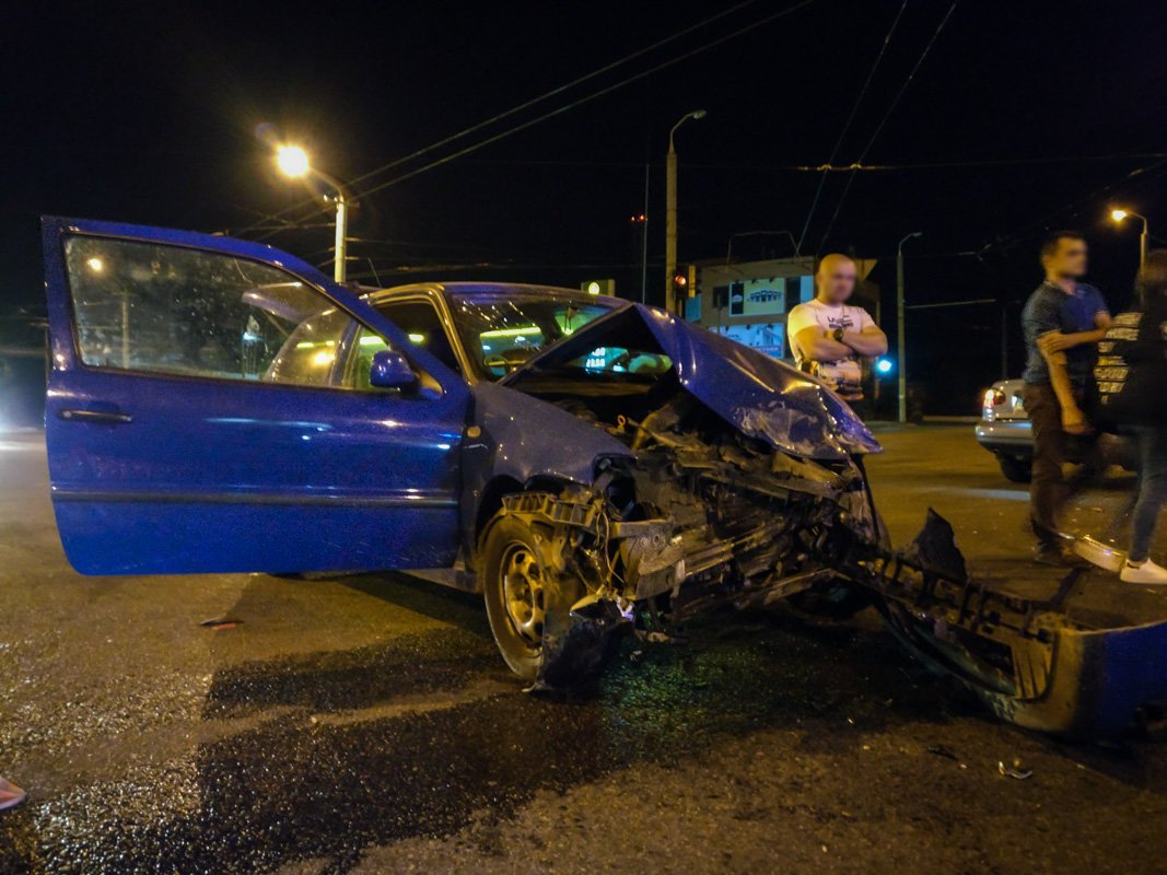 ДТП на Калиновой: Volkswagen на большой скорости влетел в Lanos 1