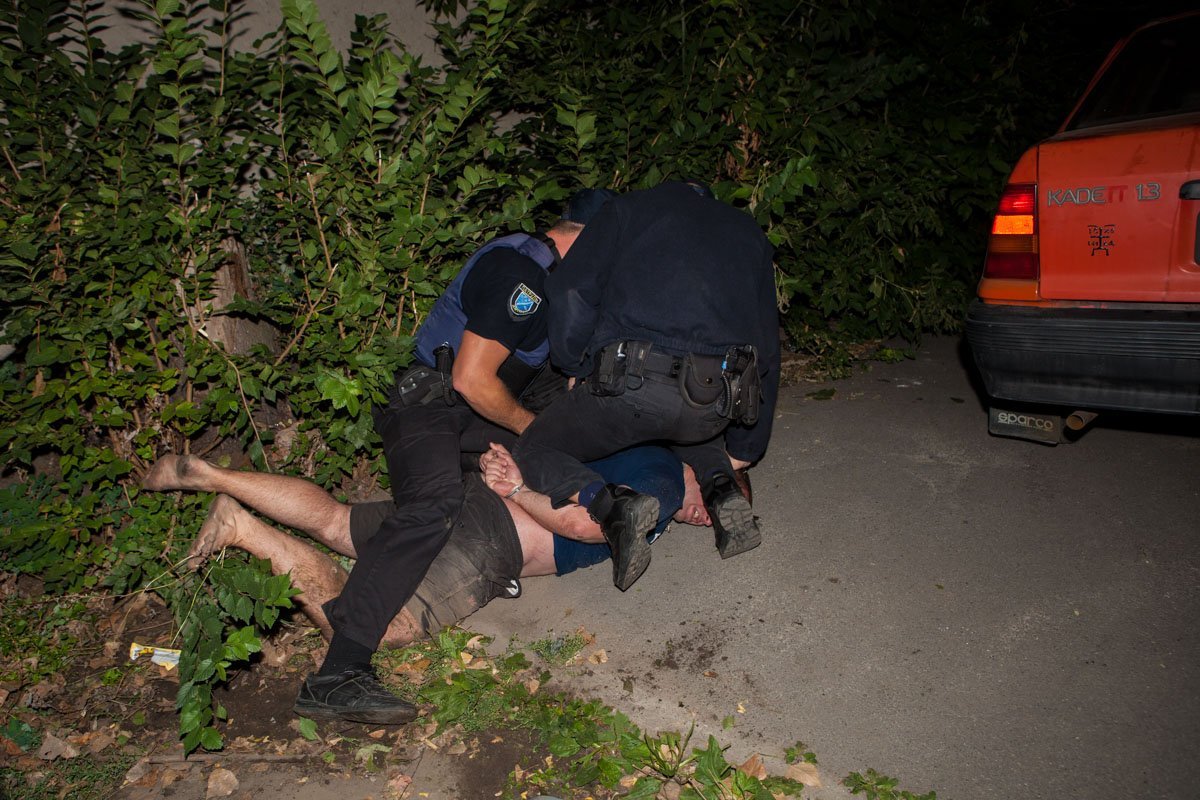 В центре Днепра пара устроила погоню, ДТП и драку с патрульными 4