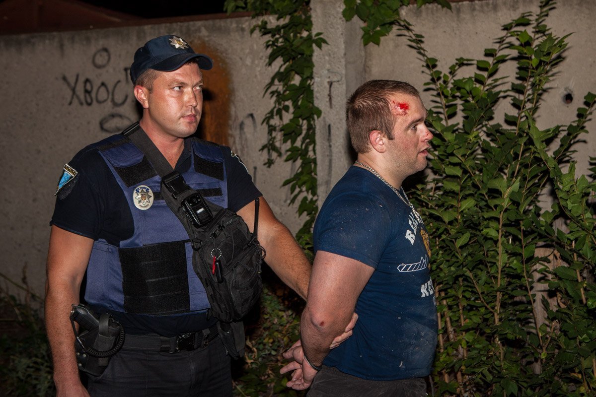 В центре Днепра пара устроила погоню, ДТП и драку с патрульными 5