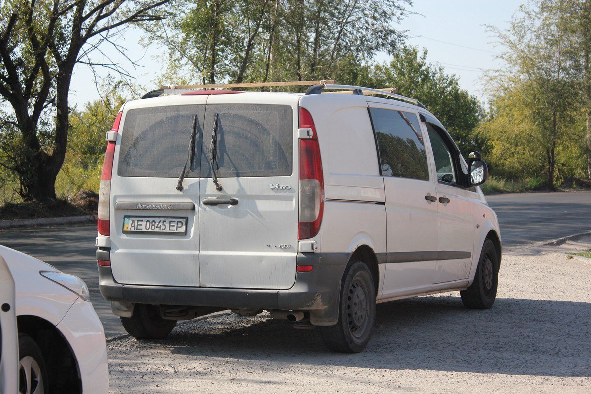 В Днепре на Хмельницкого водитель Mercedes стрелял из открытого окна 3