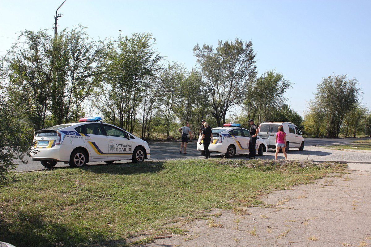 В Днепре на Хмельницкого водитель Mercedes стрелял из открытого окна 4