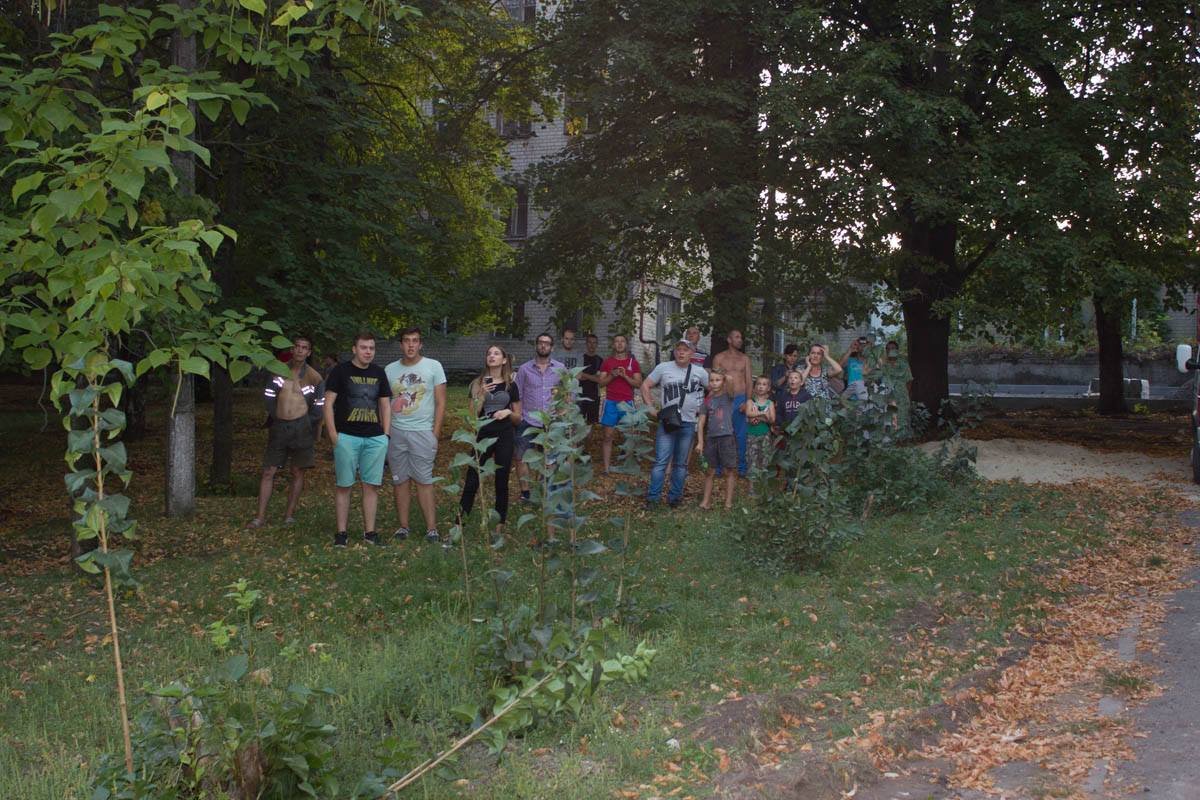 В Днепре сильный пожар на территории детского интерната 4