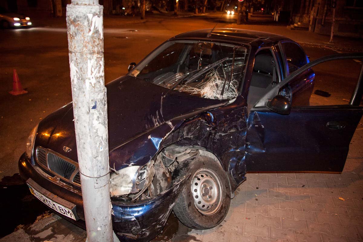 ДТП на Владимира Великого: пассажиры разбитого авто напали на журналистов 1