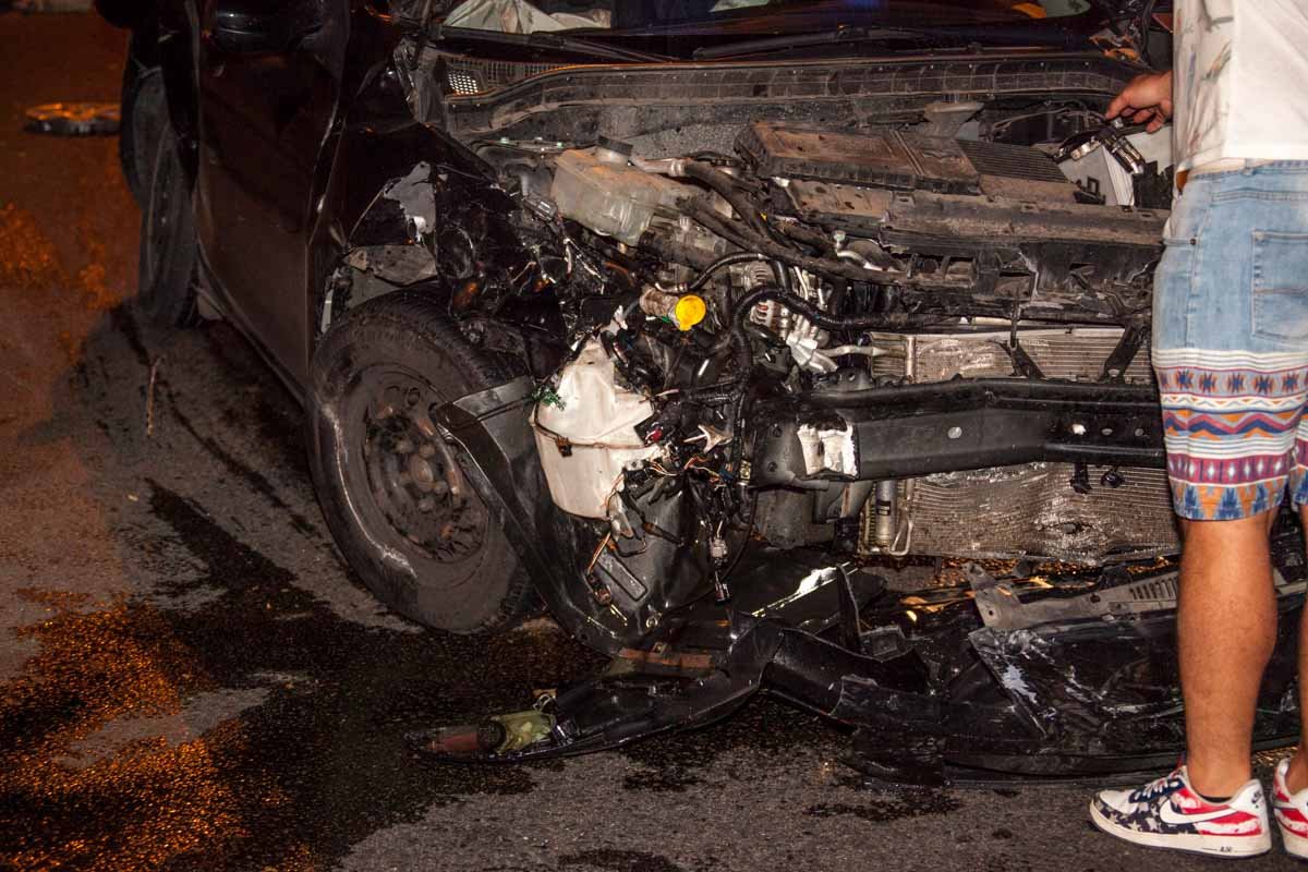 ДТП на Владимира Великого: пассажиры разбитого авто напали на журналистов 3