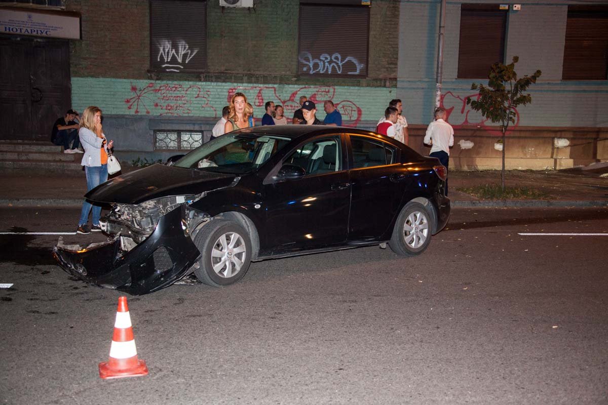 ДТП на Владимира Великого: пассажиры разбитого авто напали на журналистов 5