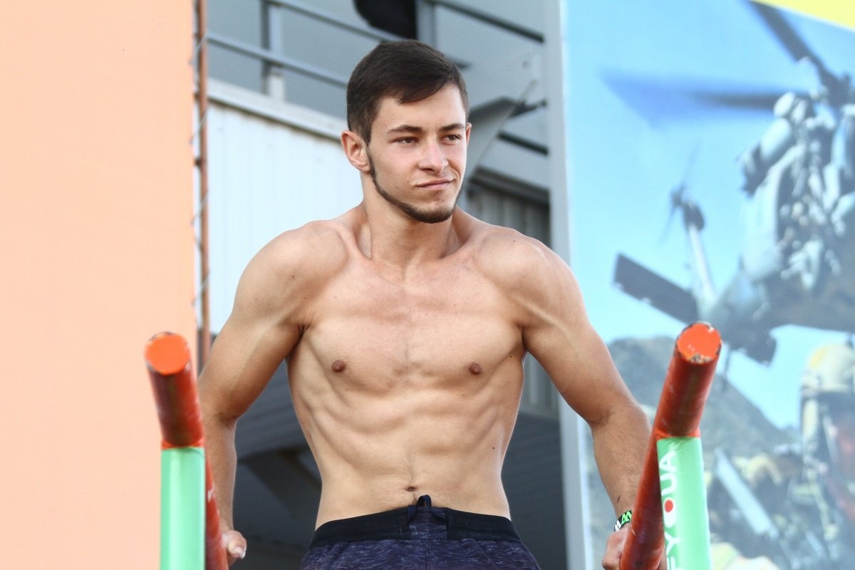 Павлоградец шокировал прохождением спортивного теста нации за 1,27 минуты и получил от Comfy суперсмартфон 6