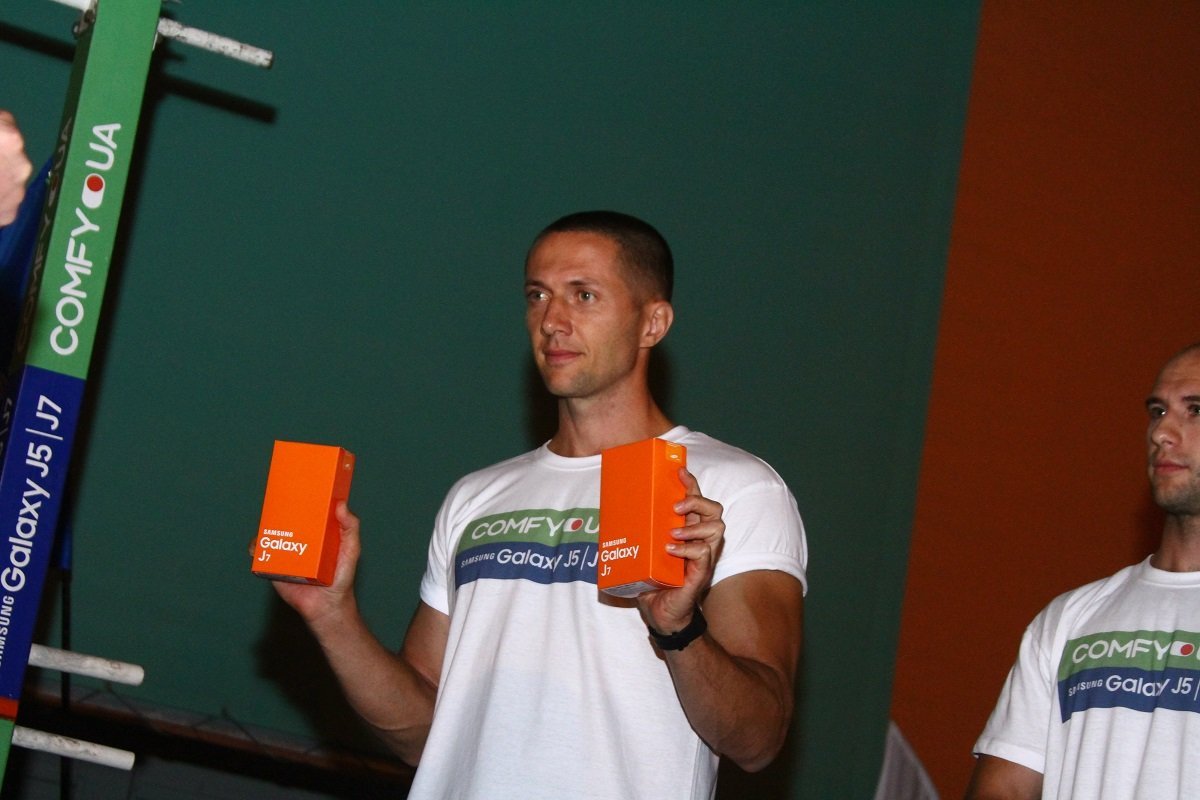 Павлоградец шокировал прохождением спортивного теста нации за 1,27 минуты и получил от Comfy суперсмартфон 9