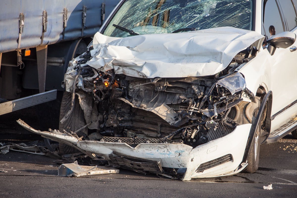 ДТП на Криворожском шоссе: Volkswagen врезался в грузовик 3