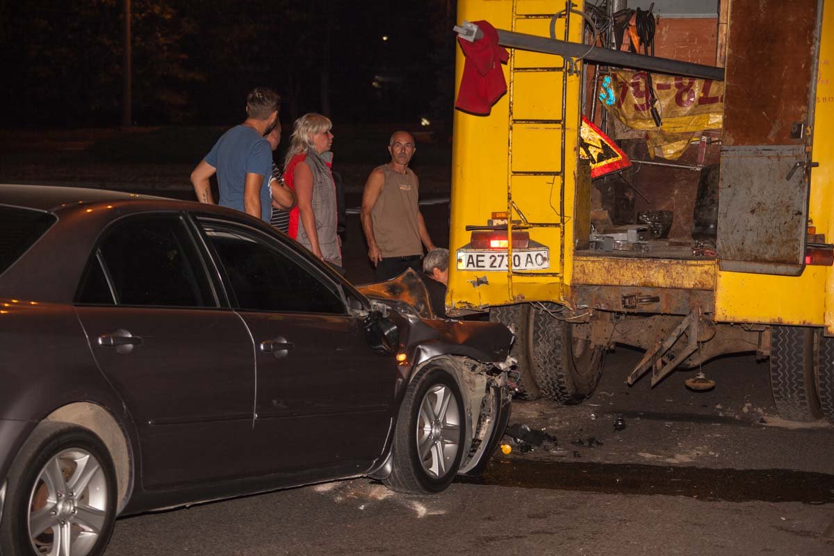 Подставной водитель и попытки бегства: на Набережной Победы произошло ДТП 1