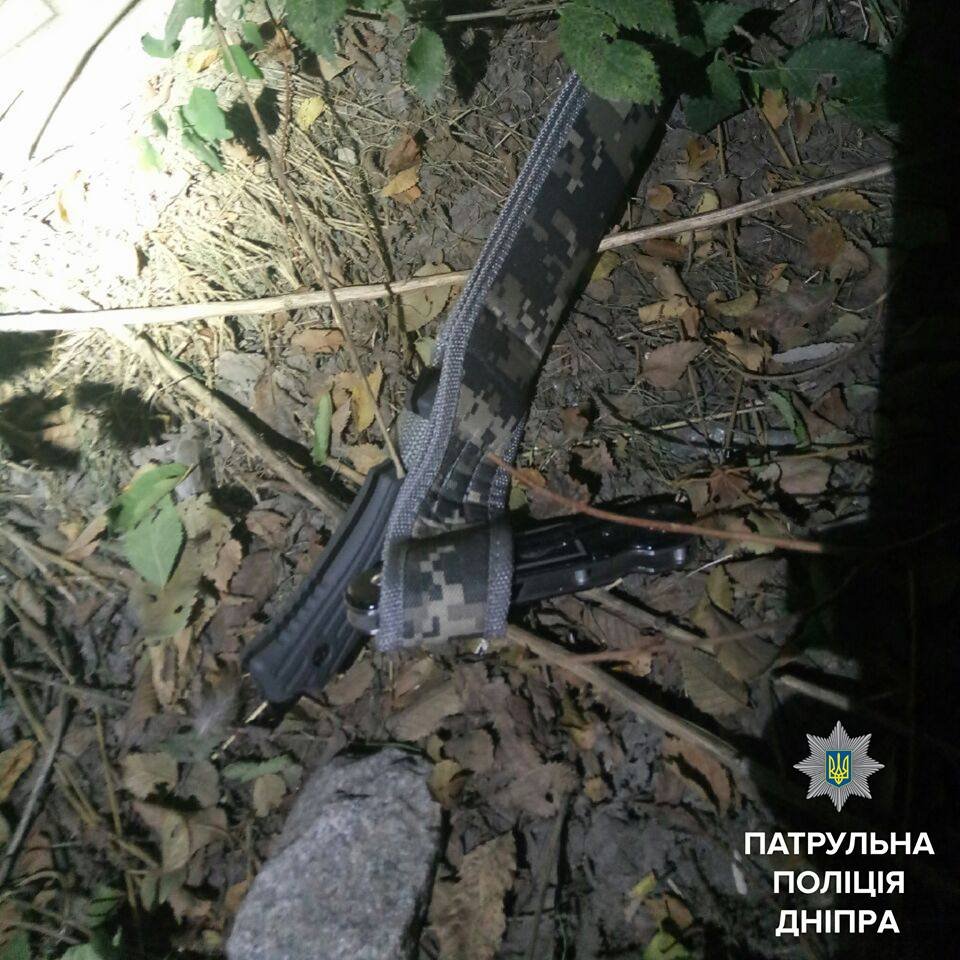 Разбойное нападение на проспекте Мира: прохожему угрожали охотничьим ножом 2