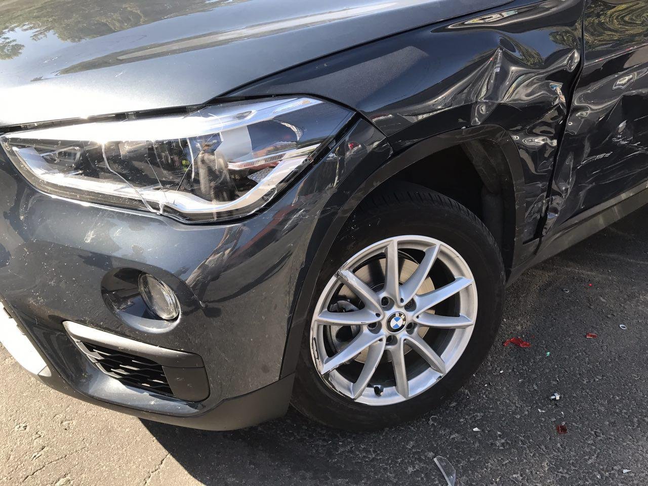 На проспекте Поля возле ресторана "Премьер" столкнулись BMW и Mazda: есть пострадавший 3