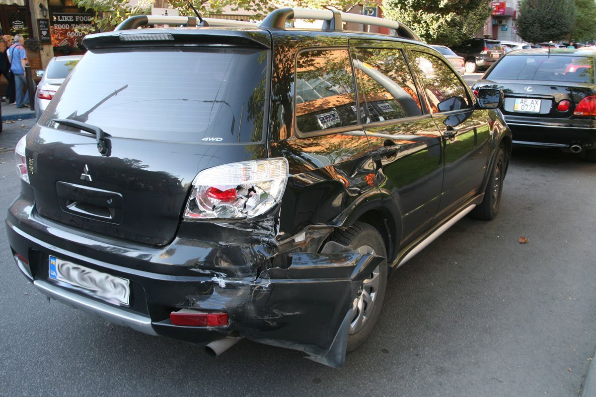 На перекрестке Глинки и Европейской маршрутка с пассажирами столкнулась с Mitsubishi 2