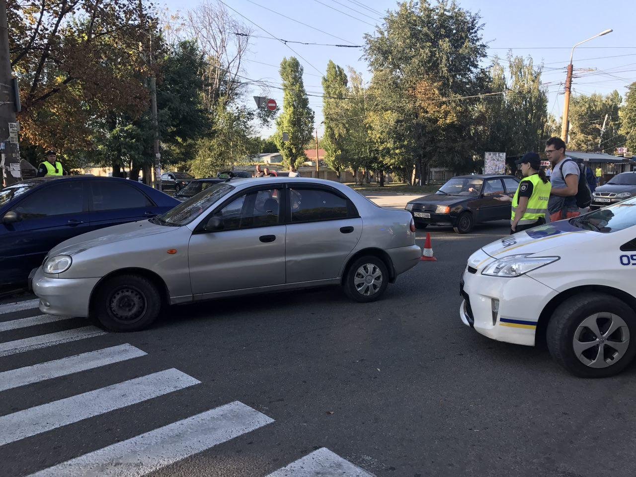 На Богдана Хмельницкого Lanos сбил женщину с ребенком на пешеходном переходе 4
