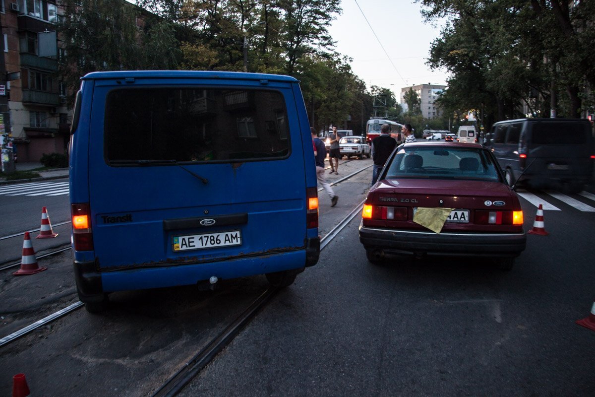 Тройное ДТП на Богдана Хмельницкого: образовалась пробка 3