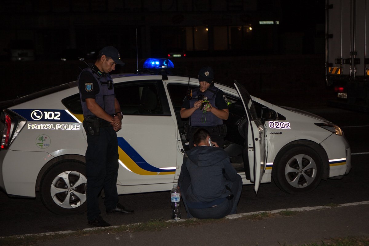 На проспекте Богдана Хмельницкого мотоцикл Kawasaki сбил женщину 4