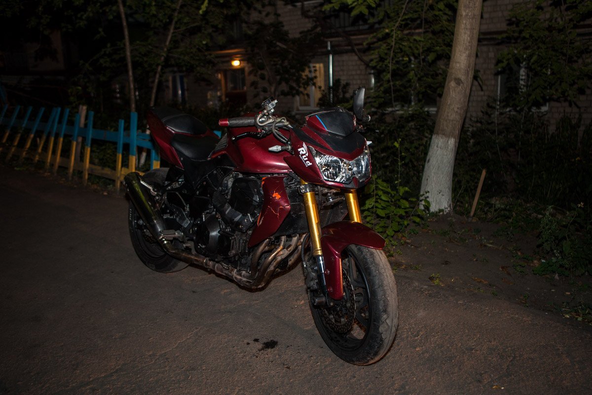 На проспекте Богдана Хмельницкого мотоцикл Kawasaki сбил женщину 5