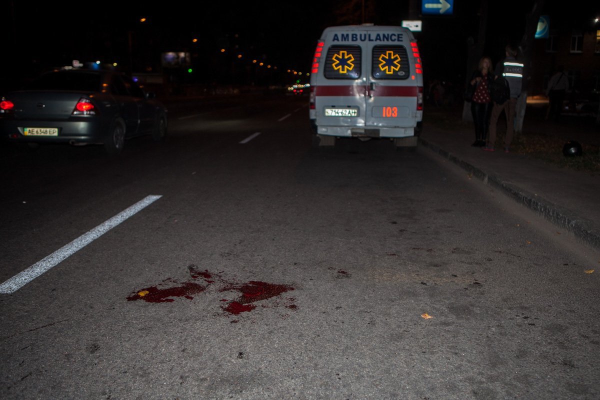 На проспекте Богдана Хмельницкого мотоцикл Kawasaki сбил женщину 8