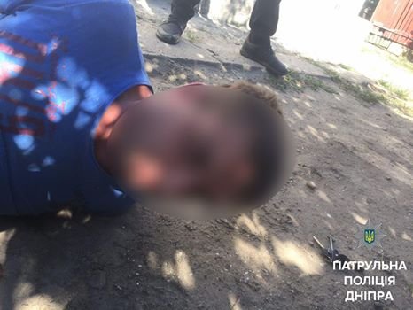 В Днепре патрульные по горячим следам задержали грабителя 1
