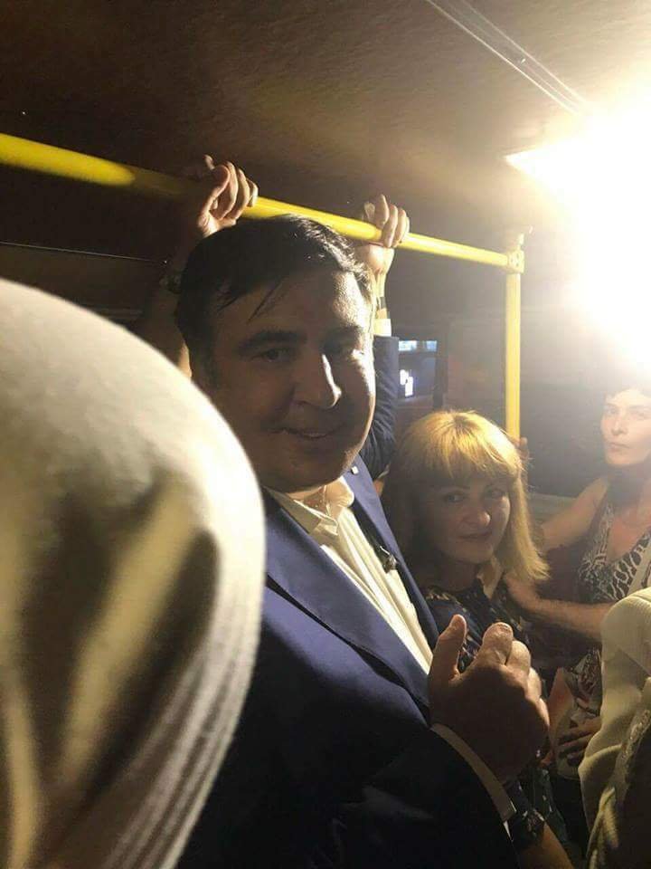 Саакашвили приехал в Днепр: фанаты, клоуны и поездка в маршрутке 27